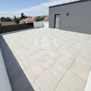 Novogradnja - Dvosoban apartman s krovnom terasom - VIR, CENTAR