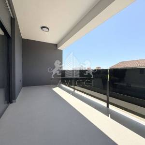 Novogradnja - Dvosoban apartman s krovnom terasom - VIR, CENTAR