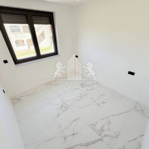 Novogradnja - Dvosoban apartman s krovnom terasom - VIR, CENTAR