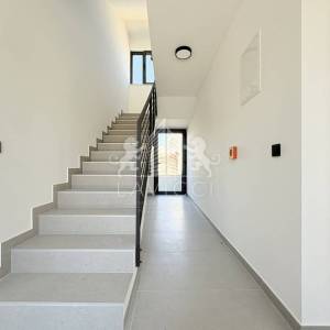 Novogradnja - Dvosoban apartman s vrtom - CENTAR, VIR