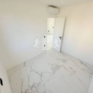 Novogradnja - Dvosoban apartman s vrtom - CENTAR, VIR