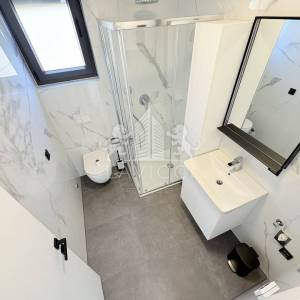 Novogradnja - Dvosoban apartman s krovnom terasom - VIR, CENTAR