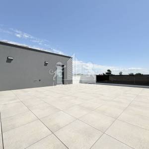 Novogradnja - Dvosoban apartman s krovnom terasom - VIR, CENTAR