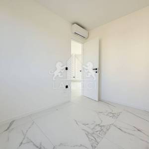 Novogradnja - Dvosoban apartman s krovnom terasom - VIR, CENTAR