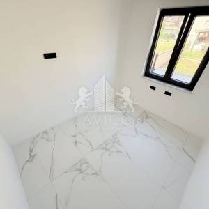 Novogradnja - Dvosoban apartman s krovnom terasom - VIR, CENTAR