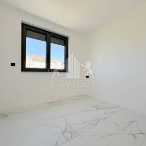 Novogradnja - Dvosoban apartman s krovnom terasom - VIR, CENTAR