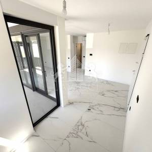 Novogradnja - Dvosoban apartman s krovnom terasom - VIR, CENTAR