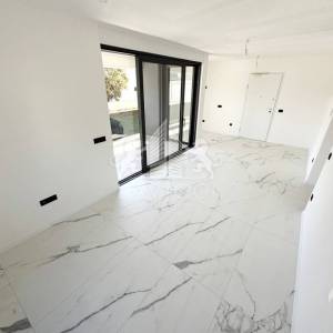 Novogradnja - Dvosoban apartman s krovnom terasom - VIR, CENTAR