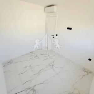 Novogradnja - Dvosoban apartman s krovnom terasom - VIR, CENTAR