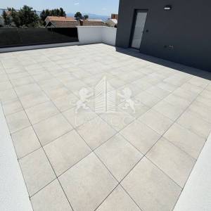 Novogradnja - Dvosoban apartman s krovnom terasom - VIR, CENTAR