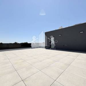 Novogradnja - Dvosoban apartman s krovnom terasom - VIR, CENTAR