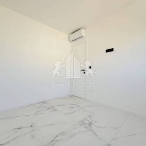 Novogradnja - Dvosoban apartman s krovnom terasom - VIR, CENTAR