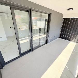 Novogradnja - Dvosoban apartman s krovnom terasom - VIR, CENTAR