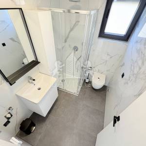 Novogradnja - Dvosoban apartman s krovnom terasom - VIR, CENTAR