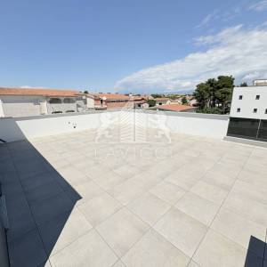 Novogradnja - Dvosoban apartman s krovnom terasom - VIR, CENTAR