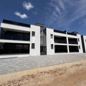 Novogradnja - Dvosoban apartman s krovnom terasom - VIR, CENTAR