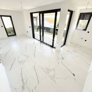 Novogradnja - Dvosoban apartman s krovnom terasom - VIR, CENTAR