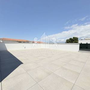 Novogradnja - Dvosoban apartman s krovnom terasom - VIR, CENTAR