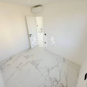 Novogradnja - Dvosoban apartman s vrtom - CENTAR, VIR