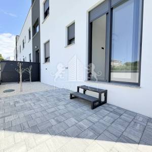 Novogradnja - Dvosoban apartman s vrtom - CENTAR, VIR