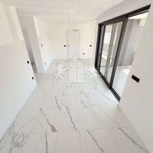 Novogradnja - Dvosoban apartman s vrtom - CENTAR, VIR