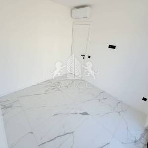 Novogradnja - Dvosoban apartman s vrtom - CENTAR, VIR