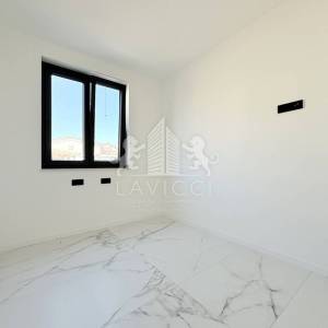 Novogradnja - Dvosoban apartman s vrtom - CENTAR, VIR