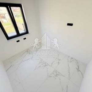 Novogradnja - Dvosoban apartman s vrtom - CENTAR, VIR