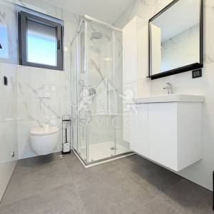 Novogradnja - Dvosoban apartman s vrtom - CENTAR, VIR