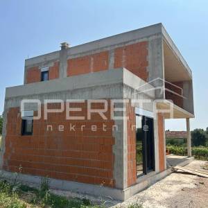 Novogradnja – kuća s bazenom, parcela površine 1.131 m2, Raštane