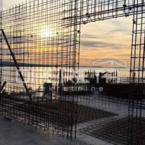 Novogradnja s liftom, dvosoban stan i balkon, Omiš