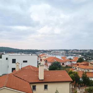 Novogradnja u Banjolama! Volme! Blizina Marine.