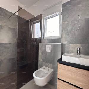 Novogradnja u Banjolama! Volme! Blizina Marine.