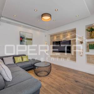 Novoizgrađena moderna vila s garažom i bazenom, Kaštel Novi