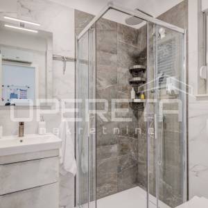 Novoizgrađena moderna vila s garažom i bazenom, Kaštel Novi