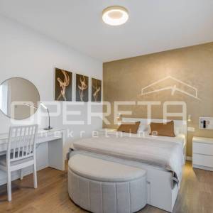 Novoizgrađena moderna vila s garažom i bazenom, Kaštel Novi