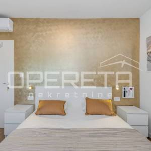 Novoizgrađena moderna vila s garažom i bazenom, Kaštel Novi