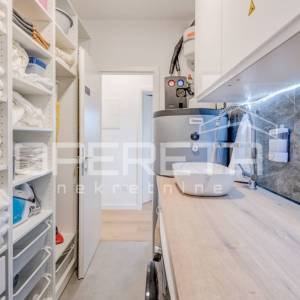 Novoizgrađena moderna vila s garažom i bazenom, Kaštel Novi