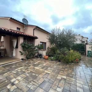 Obiteljska kuća sa dvorištem u Puli! Gregovica .