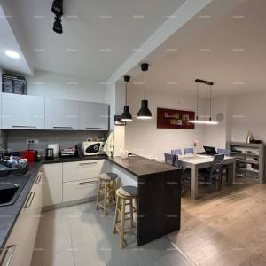 Obiteljska kuća sa dvorištem u Puli! Gregovica .