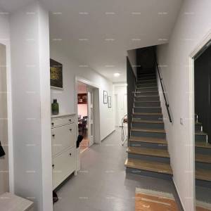 Obiteljska kuća sa dvorištem u Puli! Gregovica .