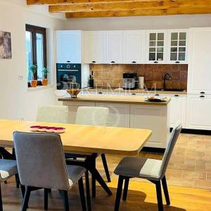 Okolica Krka- rustikalna kuća s pogledom na more! 