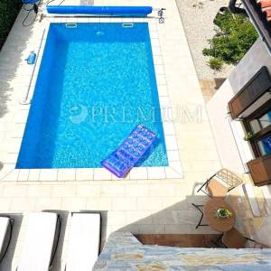 Okolica Krka- rustikalna kuća s pogledom na more! 