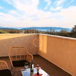 Okolica Krka- rustikalna kuća s pogledom na more! 