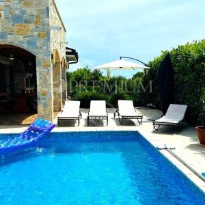 Okolica Krka- rustikalna kuća s pogledom na more! 