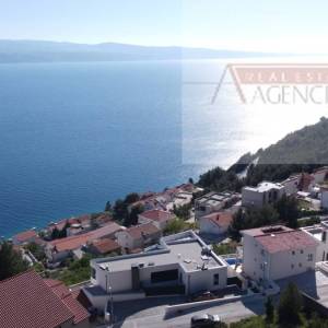 Omiš Čelina 498 m2 građevinsko zemljište - otvoren pogled na more