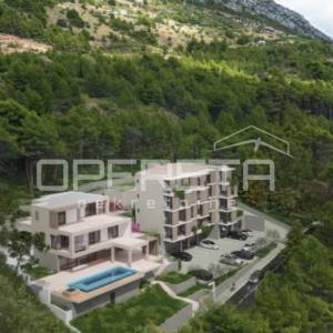 Omiš, novogradnja: dvosoban stan s liftom, balkonom i pogledom na more