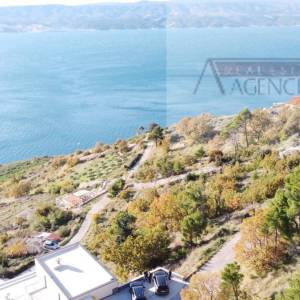 Omiš Stanići 3800 m2 građevinsko zemljište top loakcija