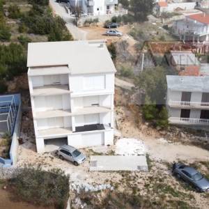 Omiš Stanići - kuća 720 m2 trajan pogled na more - novo u ponudi