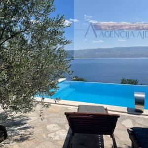 Omiš vila Stanići top lokacija - intima - pogled na more